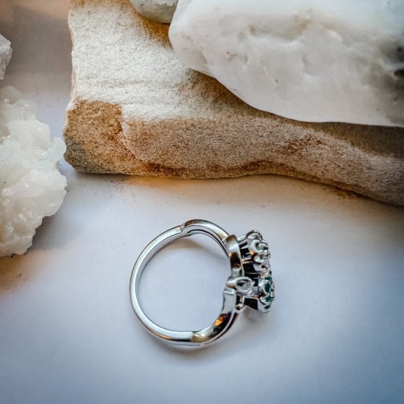 Emerald and Diamond Flower Ring - Picture 4 of 4